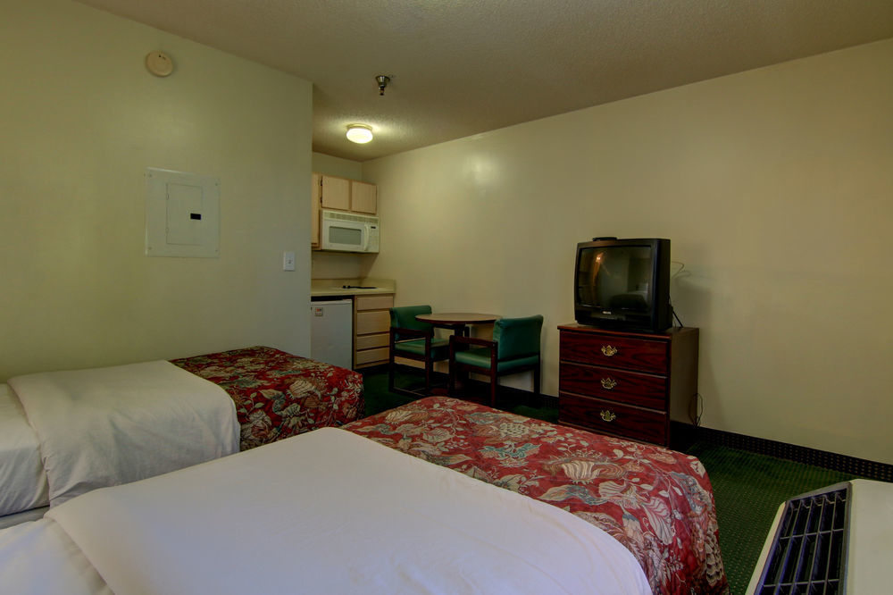 Intown Suites Extended Stay Raleigh Nc - Capital Blvd מראה חיצוני תמונה