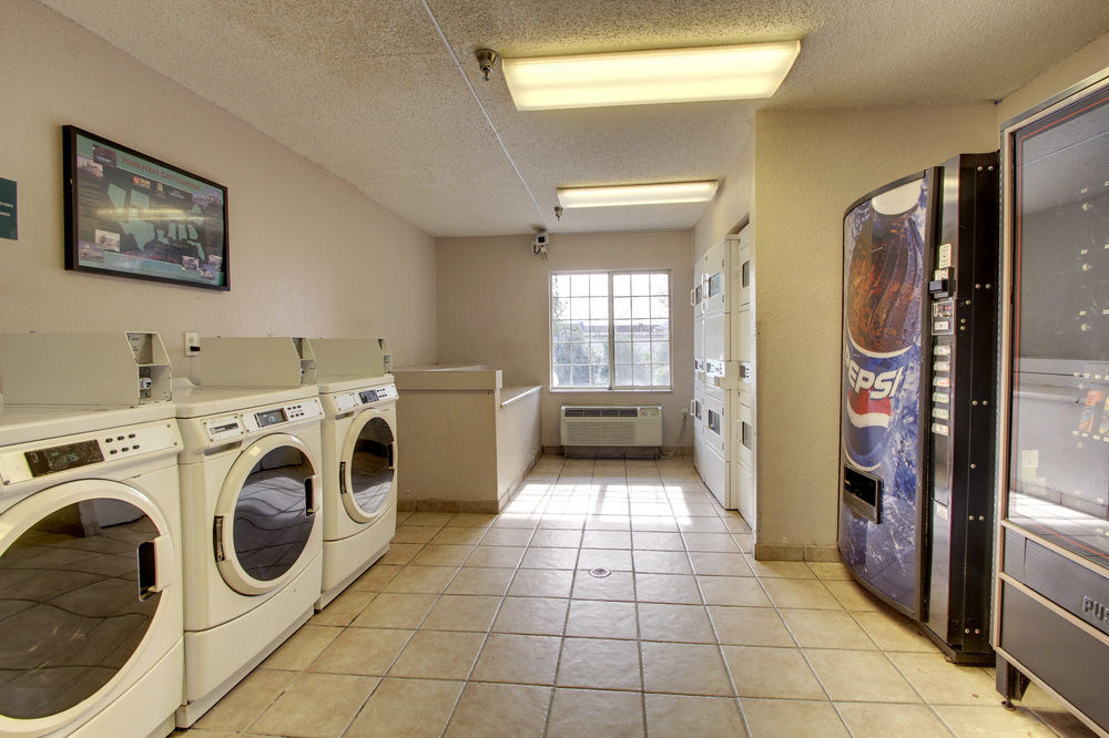 Intown Suites Extended Stay Raleigh Nc - Capital Blvd מראה חיצוני תמונה